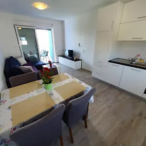 Deluxe Apartament Nin